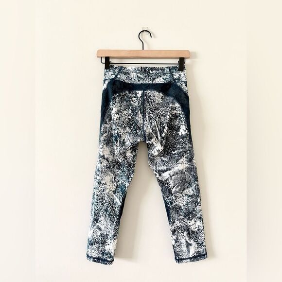 Lululemon Never Still Cropped Legging 21" Inseam in Teal & White - Size 6 - Picture 6 of 6